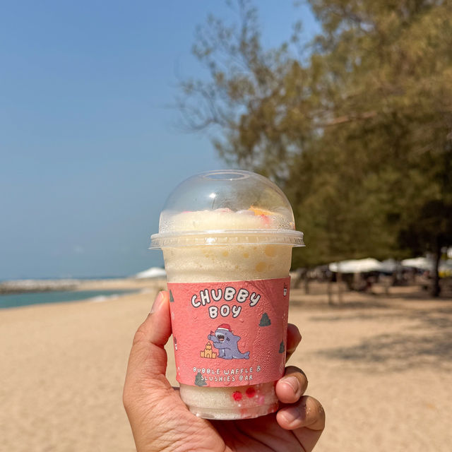 คาเฟ่ริมทะเลสุดน่ารัก Vibes ดีต่อใจ #ระยอง 🥯🏝️🍃