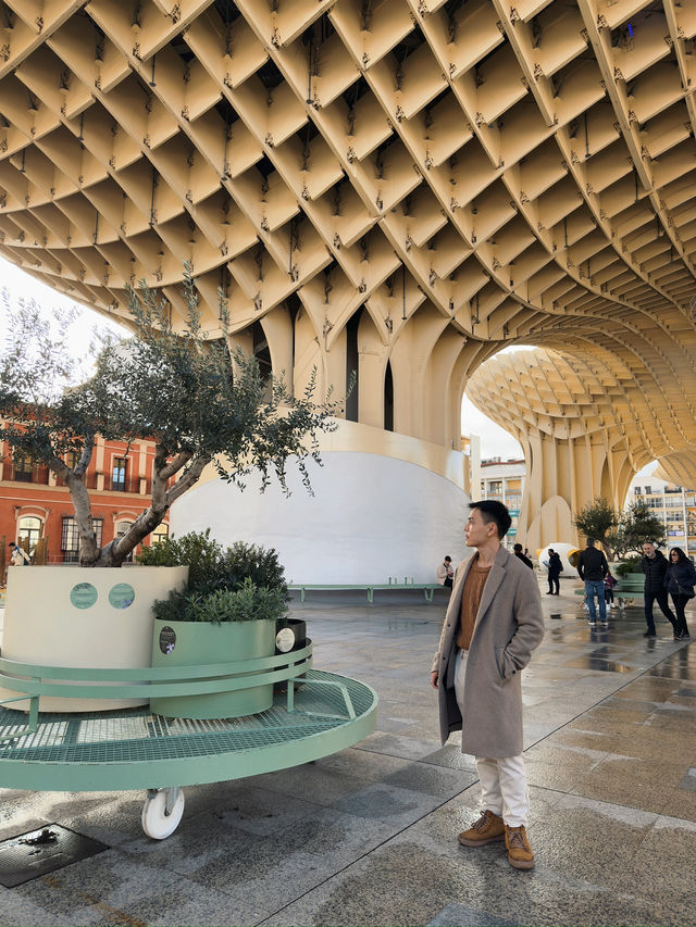 Such a stylish wavy viewing deck in the middle of Seville old town!