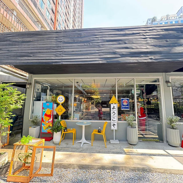 คาเฟ่ร่มรื่นในซอยลาดพร้าว 26 Pet Friendly 