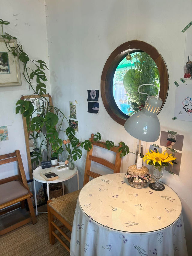 เฮือนน้อย Little house-coffee and bakery