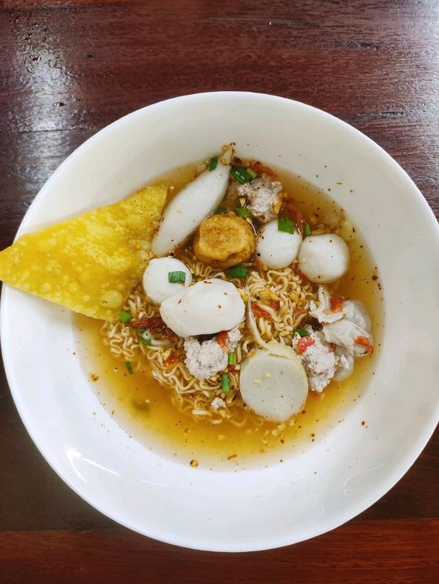 ก๋วยเตี๋ยวต้มยำปลา รสชาติดี เมืองปทุมธานี