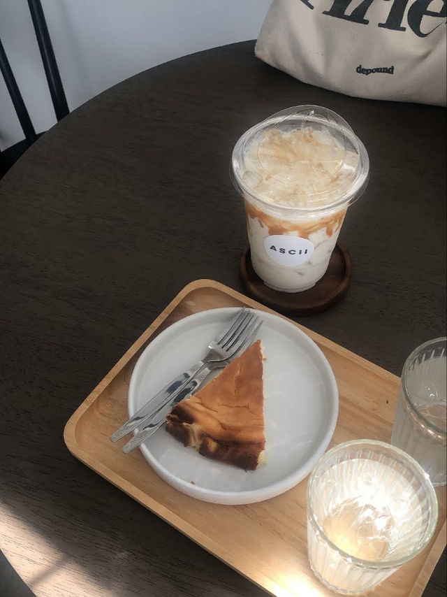 ASCII Coffee : คาเฟ่มินิมอลสีขาวดำ จันทบุรี