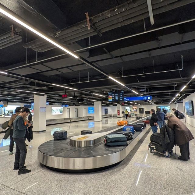 사라예보 국제공항 - 수도에 있는 공항치곤 귀염뽀짝
