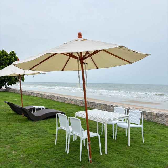 Mira Beachfront Pool Villa Cha-am