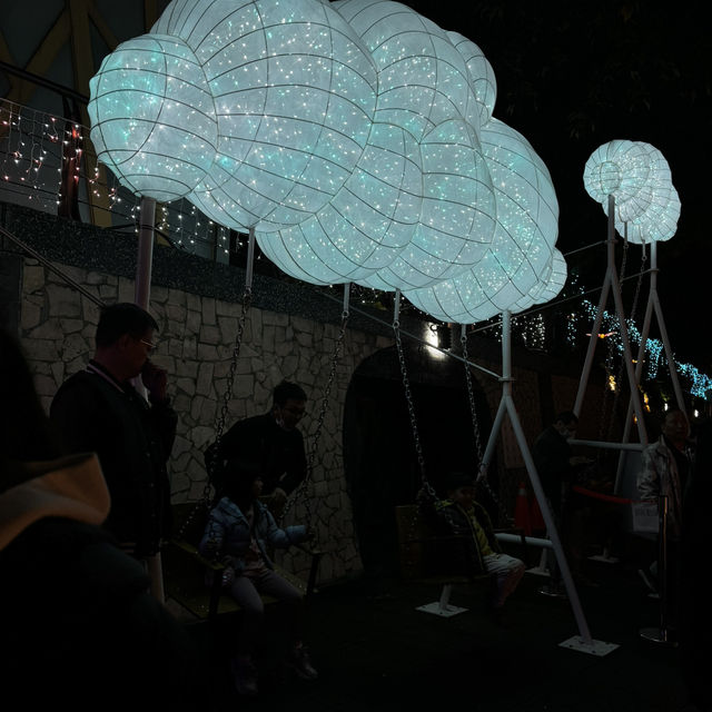 新莊中港大排光雕展！親子放電、情侶約會，飯後散步的好地方！