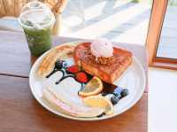 คาเฟ่ริมน้ำ หอมดิน กลิ่นจันทร์