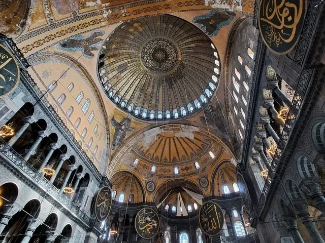 土耳其伊斯坦堡🇹🇷最著名地標：聖索菲亞大教堂
