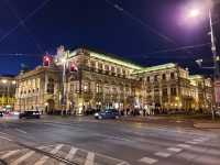 [🇦🇹ウィーン] ウィーンの夜景と夜のオペラハウス — 音楽と美しい景色に包まれる夜