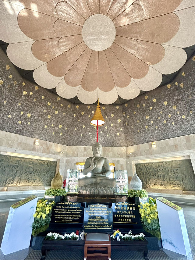 【花と歴史が織りなす美しき仏塔】Twin Pagodasナパメートニドン＆ナパポンプミスリ