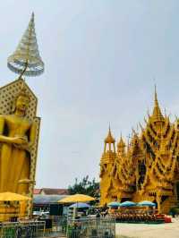 วัดจันทร์ตะวันตก สีเหลืองทองอร่าม งามตระการตา