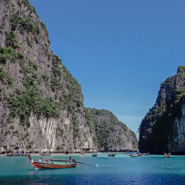 เกาะพีพี สวรรค์แห่งทะเลอันดามัน 🏝️