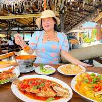 นั่งชิลล์ริมทะเลระยอง กับ Crab house