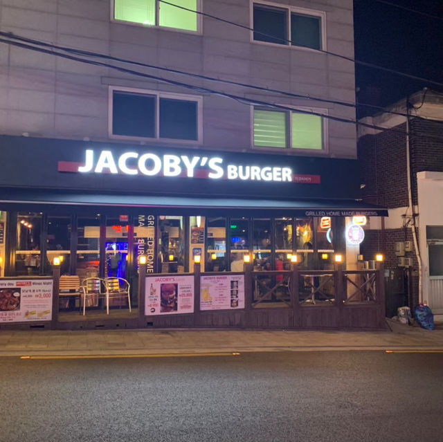 お店で焼いたパンで作るハンバーガー屋さん