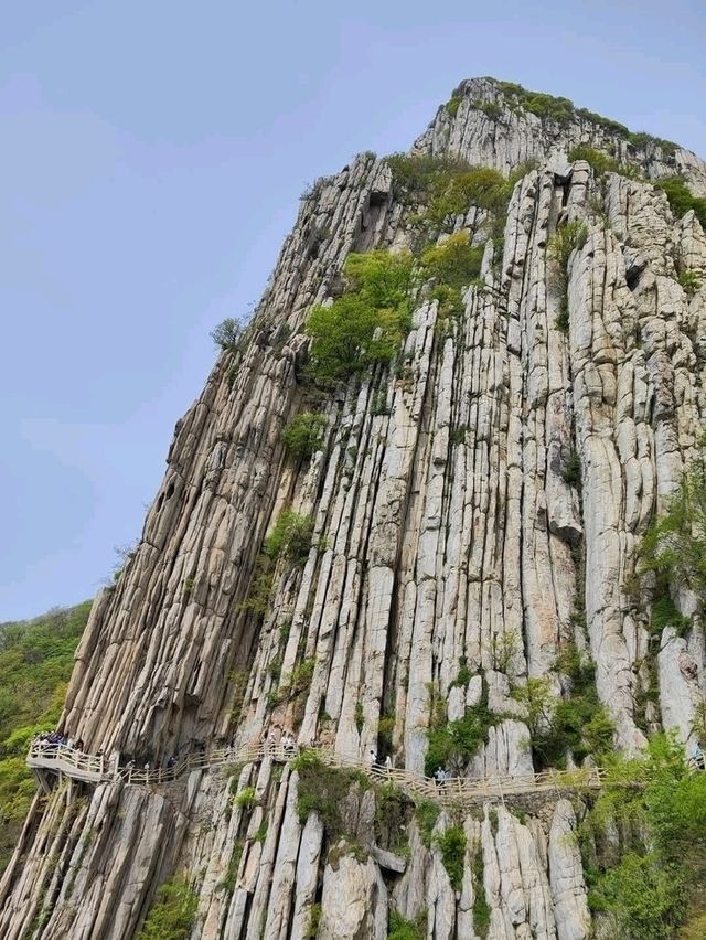 登嵩山-少室山，走過少林寺，穿過壯觀的書冊崖到三皇寨