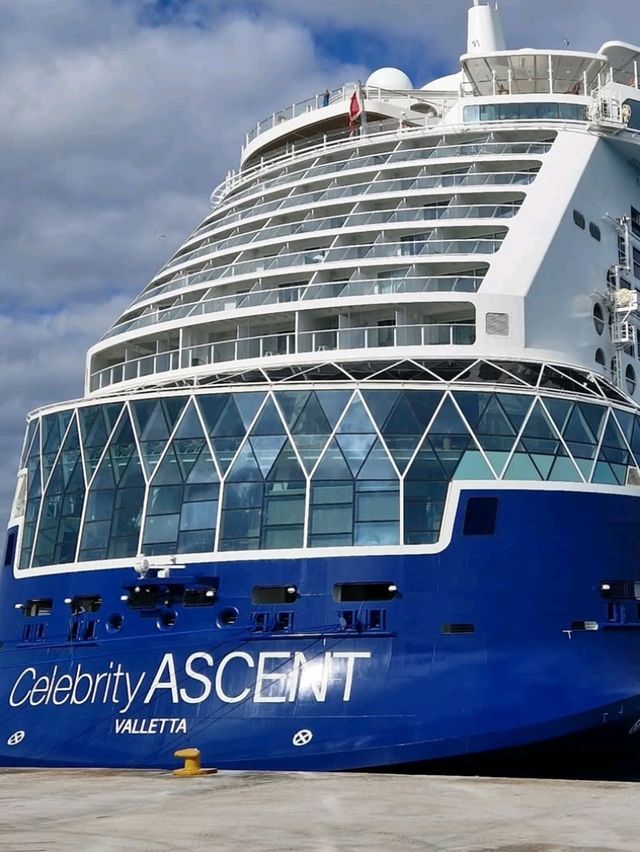 Amsterdam – A Stylish Celebrity Cruise Journey! ⚓️🇳🇱✨