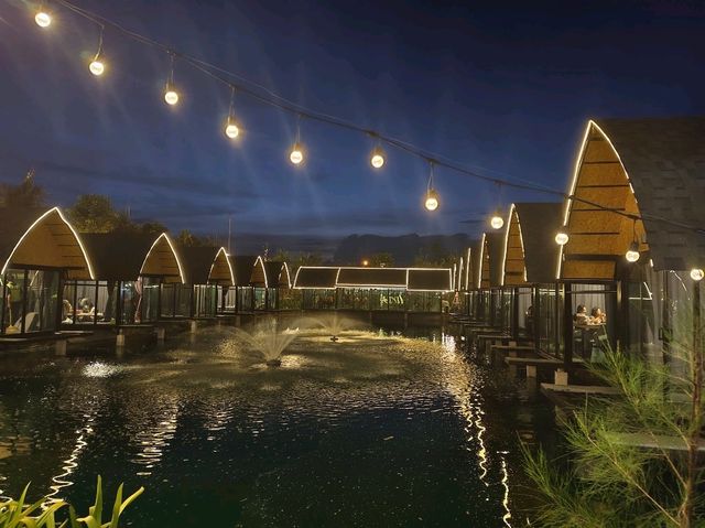 แจ่ม Cafe & Eatery