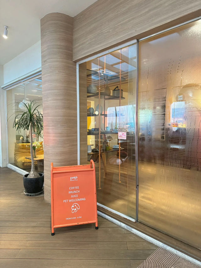 ไปบางแสนต้องแวะ! คาเฟ่ฟีลไมอามี่ 🏝️