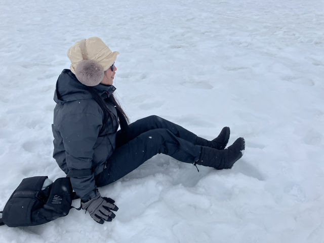 “Snowflakes and Smiles: A Family Day on Asahidake”