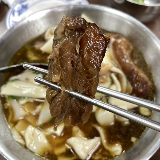 萬年大樓裡的米其林推薦牛肉麵