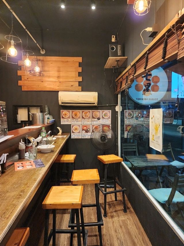 【バンコク】日本みたいな駅近ラーメン🍜