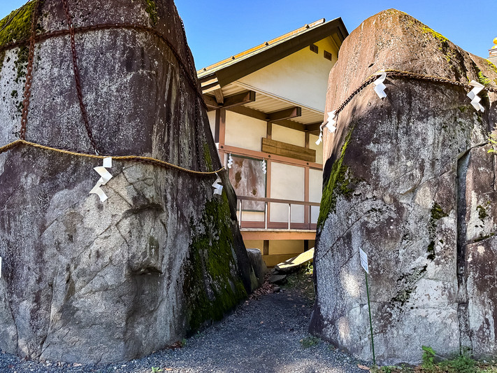 三ツ石神社の鬼の手形伝説を見逃すな！👹 | Trip.com 盛岡