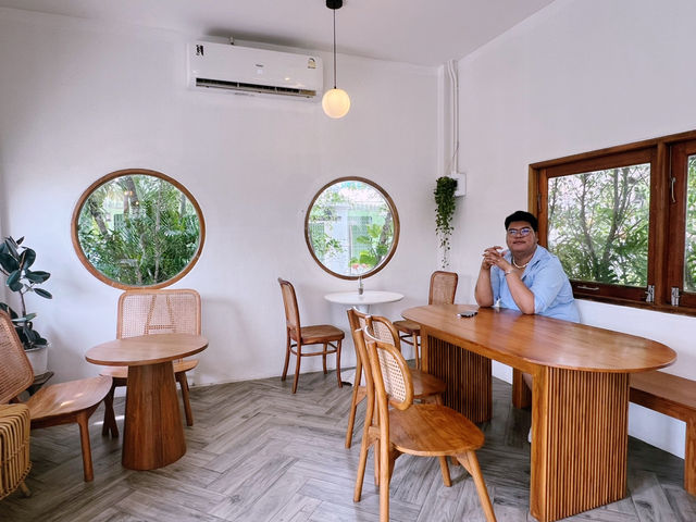 12cafe & bakery Ranong