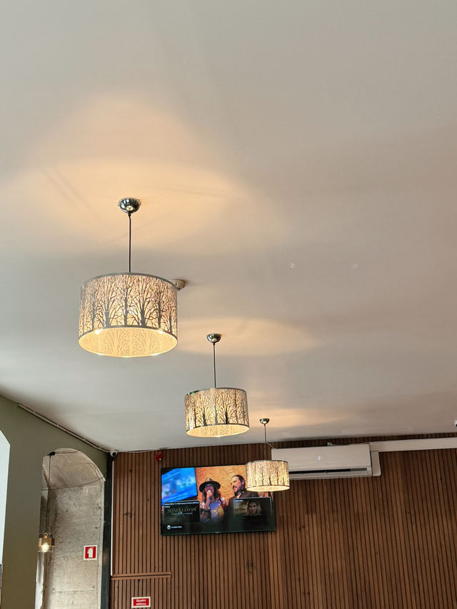 리스본에서 분위기 좋은 식당을 찾으시나요??!!