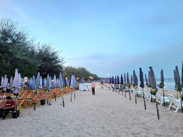 บรรยากาศริมหาดชะอำ