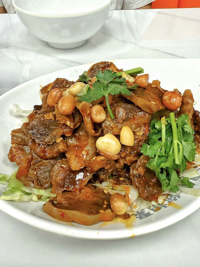 大盤生魚片酸菜魚👍 勁多配料