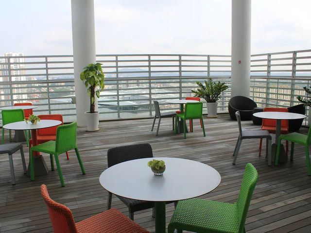 “The Park Avenue Rochester: West Side Serenity for Work and Stay”