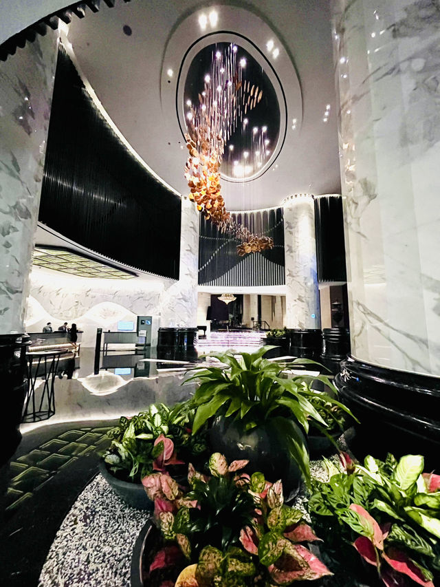 Renaissance Kuala Lumpur Hotel & Convention Centre: A Grand Urban Retreat