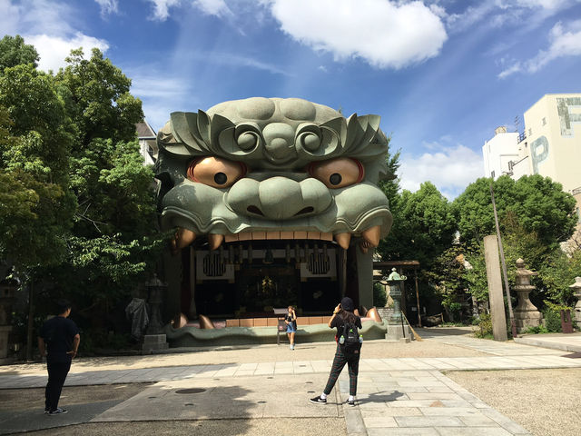 獅子大口吞厄運！難波八阪神社｜大阪市區裡的霸氣守護神 