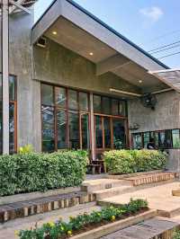 Nanaba Cafe - ตกแต่งสไตล์มินิมอล