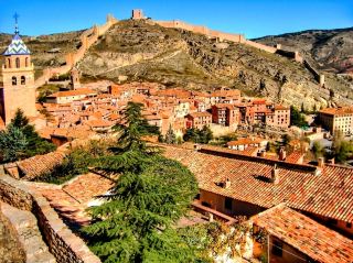 Albarracín was once the capital of the Taifa Kingdom and has retained all its Islamic and medieval charm. Its old town has been declared a cultural heritage site