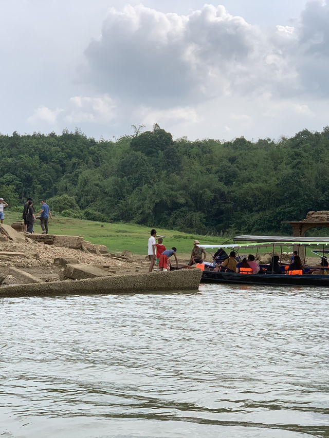 ล่องเรือชมวัดจมน้ำ สังขระบุรี