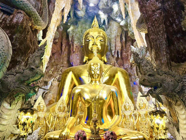 静かな自然の中で心を癒す、マニウォン寺院への小旅行。