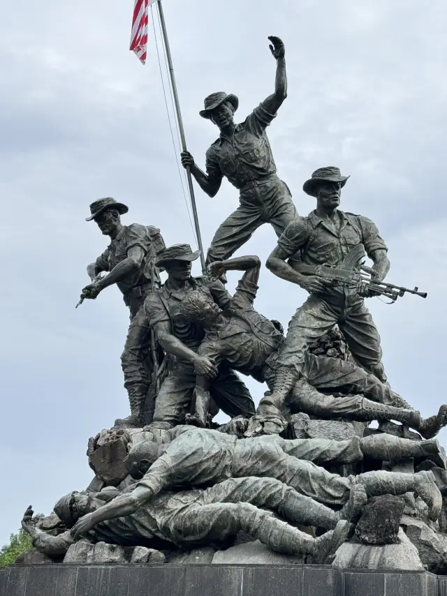 吉隆坡歷史文化城區~英雄紀念碑、高等法院、國會大廈