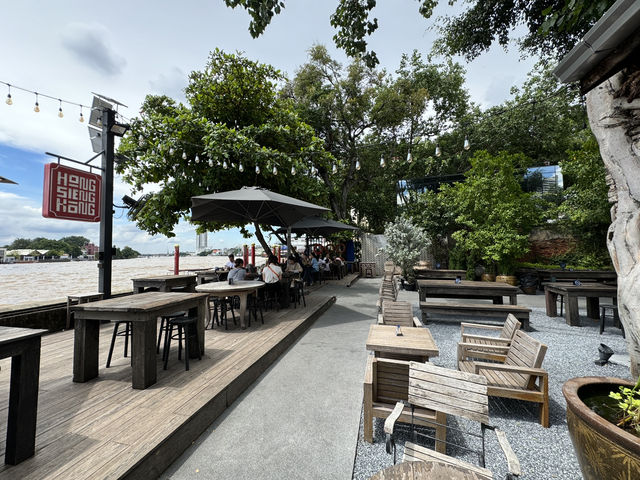 Sipping Through Time by the River: A Hidden Gem in Bangkok’s Talat Noi
