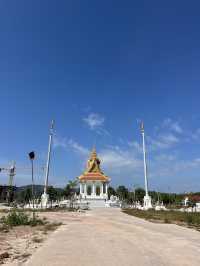 Party or Peace? Find Both on Koh Rong