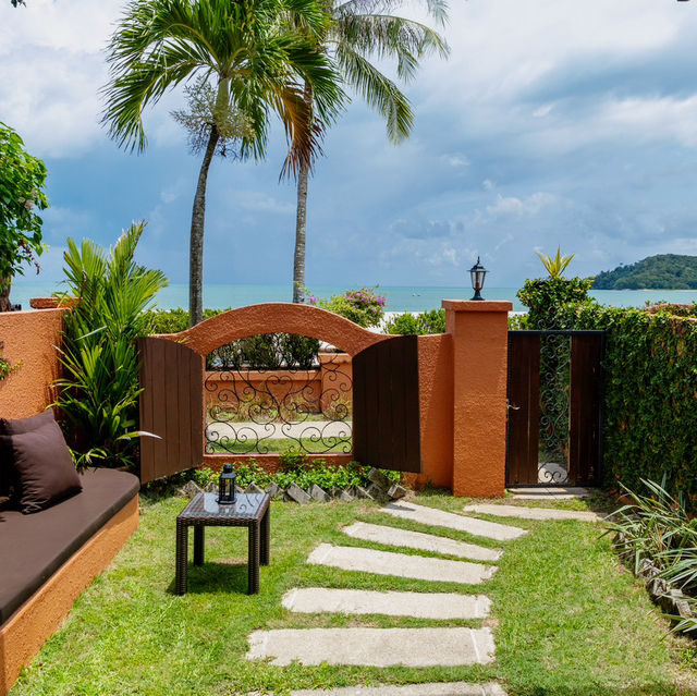 A Seaside Sanctuary of Intimate Luxury