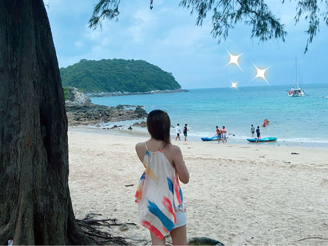 เดินเล่นริมหาดราไวย์