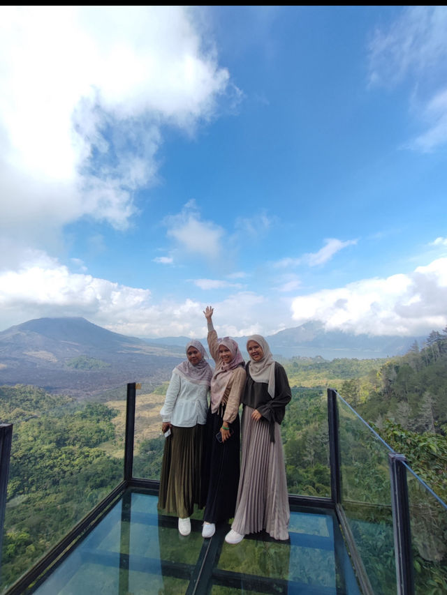 Lunch at Kintamani: Came for the Food, Stayed for the Volcano Drama 🌋  