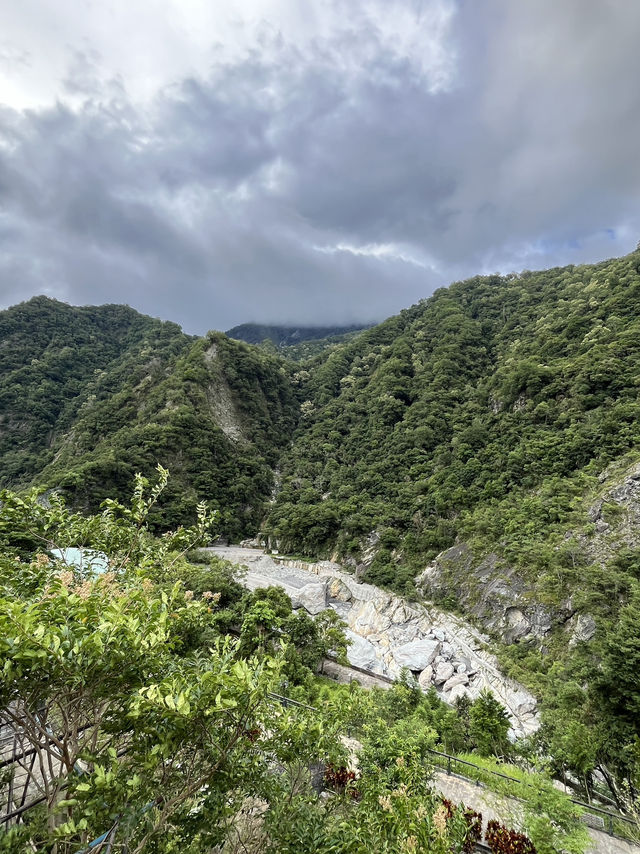最新｜太魯閣「全面封步道」⛔️只能路邊拍照？交通管制＋時間表一次看！