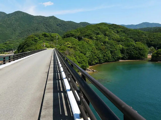 【赤い絆が海を渡る🌉親子大橋で“つながり”を感じる絶景旅】
