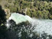 🌊 Huka Falls｜用爆發力演奏的藍色水交響曲 