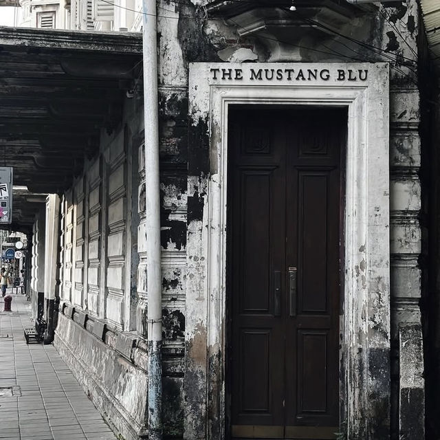 Mustang Blu Café