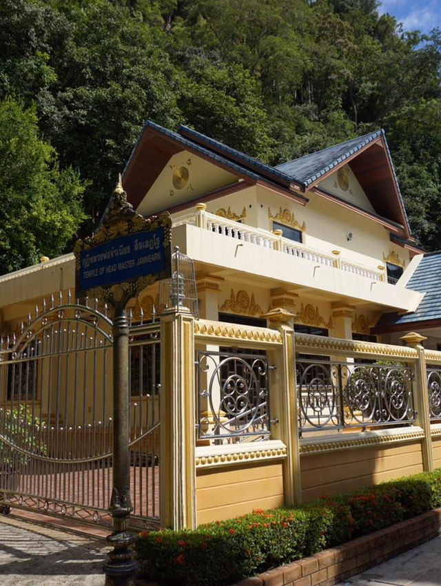 ⛩️ วัดถ้ำเสือ กระบี่ | วัดสวยกลางธรรมชาติ