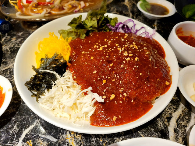 한번 먹으면 계속 손이 가는 족발이 있다?!