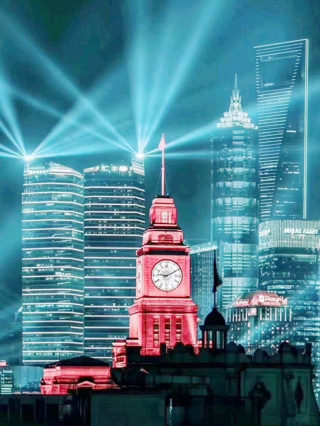 City Lights & Skyline Dreams – Exploring The Bund