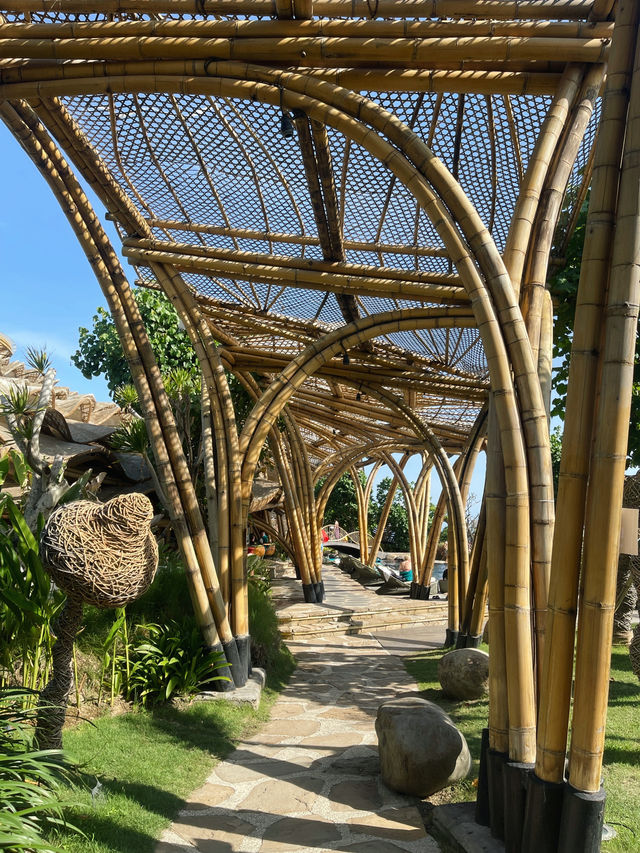 Luna Beach Club in Bali